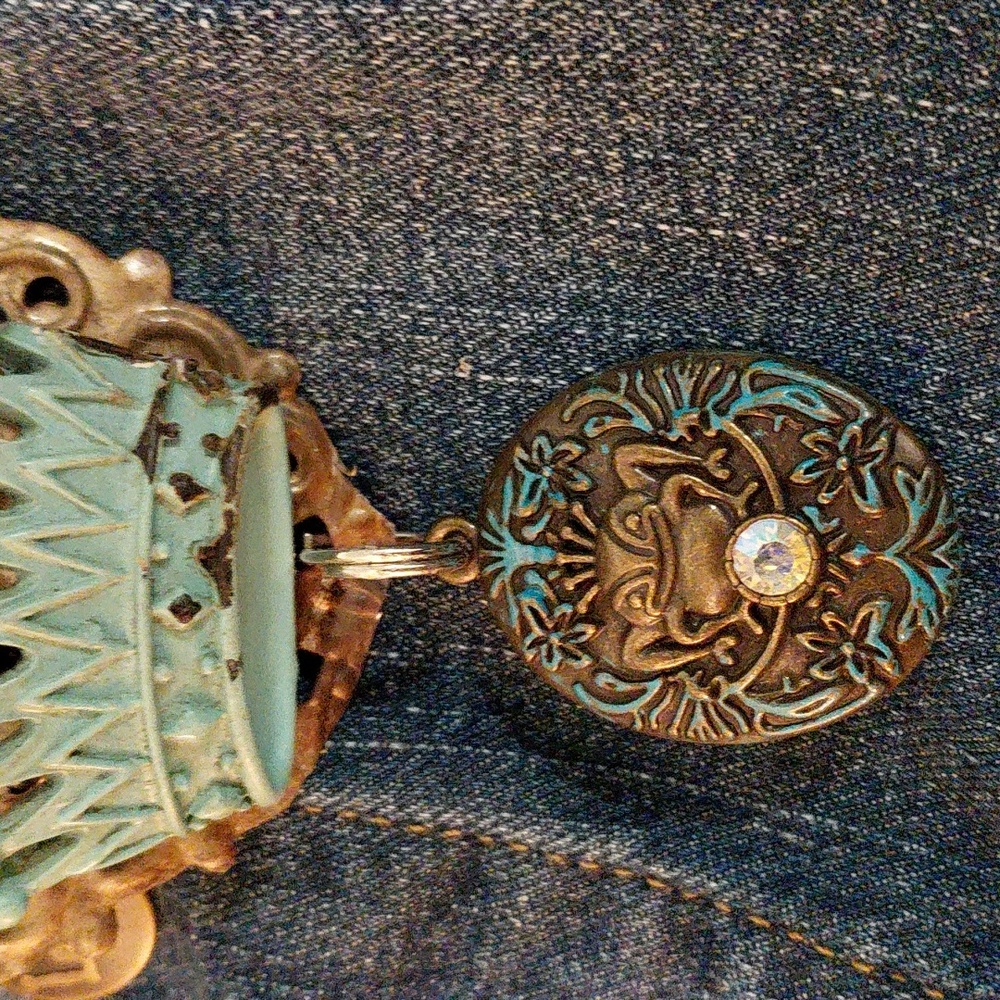 Artisan Rabbit and Crown Brooch - Picture 6 of 6
